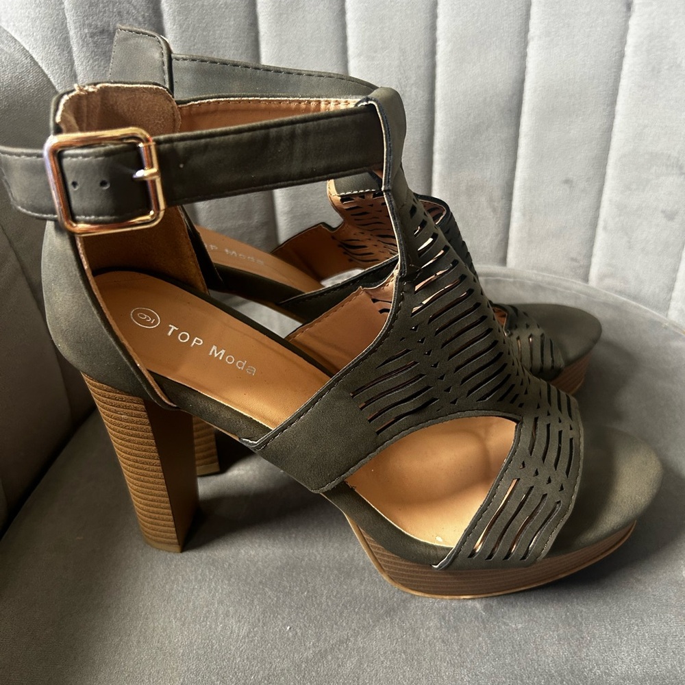 Top Moda Olive Green Platform Stiletto Block
Heel Sandals, Sz 9